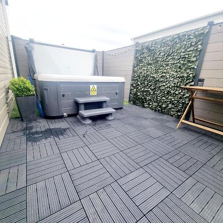 Apple Tree Lodge Hot Tub 3 Bedroom 2 Bars 몰페스 외부 사진