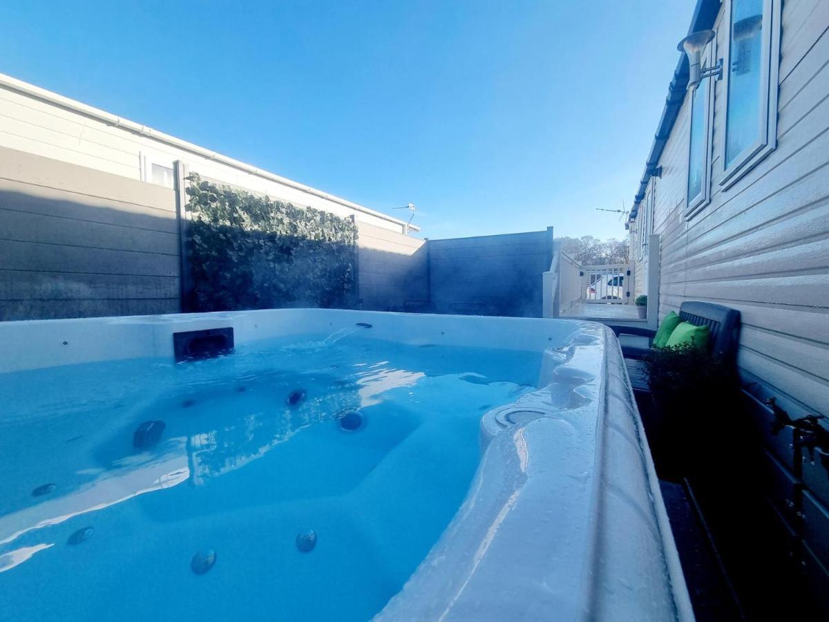 Apple Tree Lodge Hot Tub 3 Bedroom 2 Bars 몰페스 외부 사진